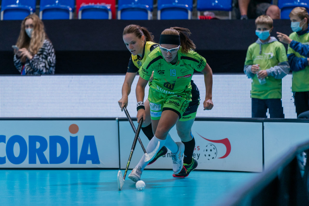 Supercup Final 4, 2. Halbfinal Frauen, Switzerland: 29.08.2020, Zürich, Saalsporthalle, Nikol Pekarkova (Nr. 19, Skorpion Emmental Zollbrück) am Ball

Credit: Claudio Schwarz, unihockey-fotos.ch