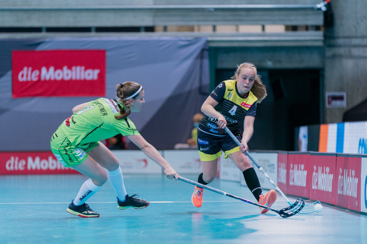 Supercup Final 4, 2. Halbfinal Frauen, Switzerland: 29.08.2020, Zürich, Saalsporthalle, Lara Wüthrich (Nr. 4, Wizards Bern Burgdorf) spielt den Ball

Credit: Claudio Schwarz, unihockey-fotos.ch
