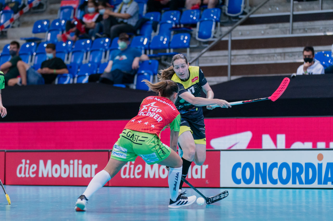 Supercup Final 4, 2. Halbfinal Frauen, Switzerland: 29.08.2020, Zürich, Saalsporthalle, Laura Marendaz (Nr. 17, Wizards Bern Burgdorf) schiesst

Credit: Claudio Schwarz, unihockey-fotos.ch