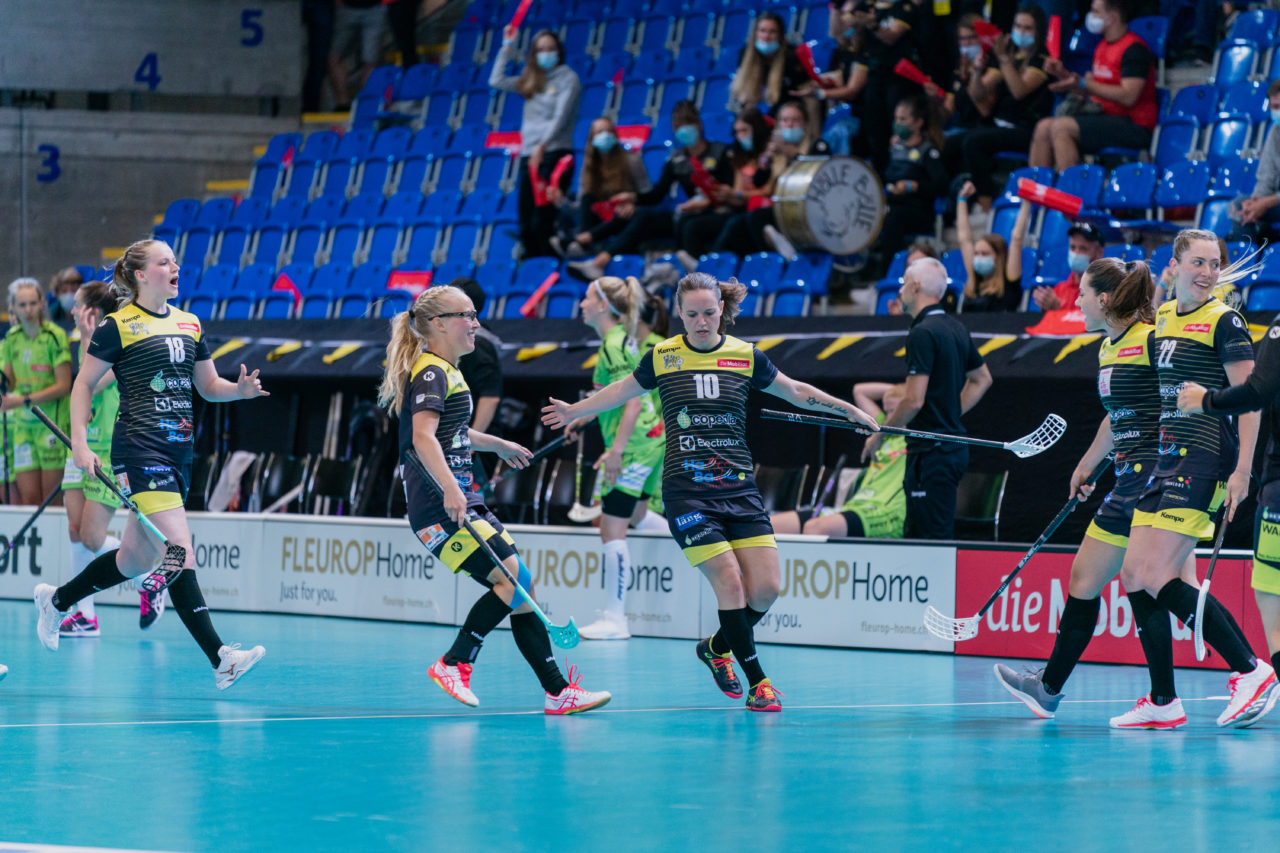 Supercup Final 4, 2. Halbfinal Frauen, Switzerland: 29.08.2020, Zürich, Saalsporthalle, Simone Wyss (Nr. 10, Wizards Bern Burgdorf) jubelt

Credit: Claudio Schwarz, unihockey-fotos.ch