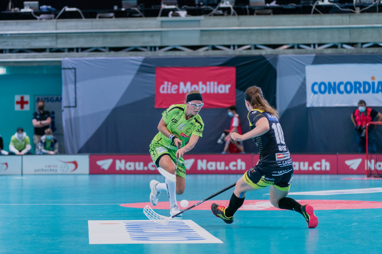Supercup Final 4, 2. Halbfinal Frauen, Switzerland: 29.08.2020, Zürich, Saalsporthalle, Nikol Pekarkova (Nr. 19, Skorpion Emmental Zollbrück) schiesst

Credit: Claudio Schwarz, unihockey-fotos.ch