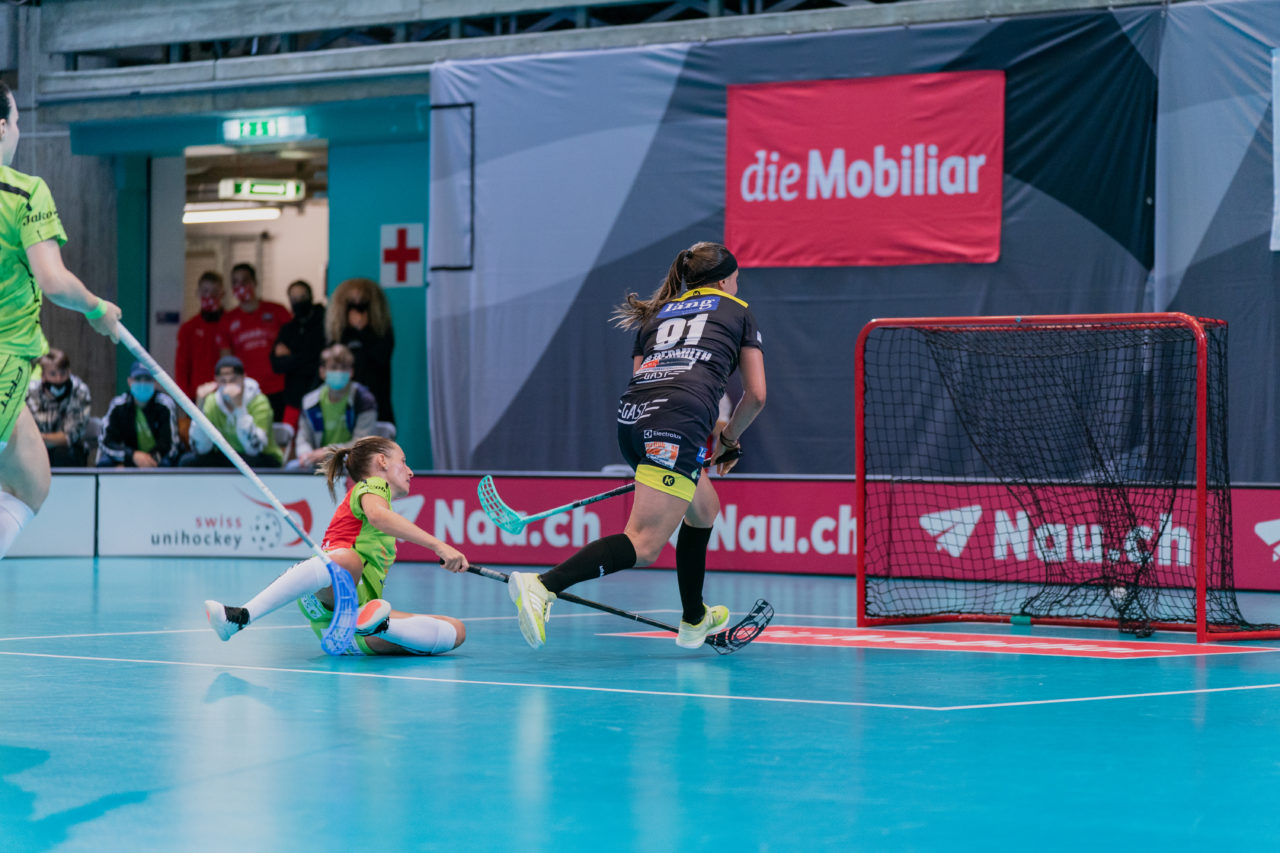 Supercup Final 4, 2. Halbfinal Frauen, Switzerland: 29.08.2020, Zürich, Saalsporthalle, Andrea Wildermuth (Nr. 91, Wizards Bern Burgdorf) schiesst das entscheidende Tor

Credit: Claudio Schwarz, unihockey-fotos.ch