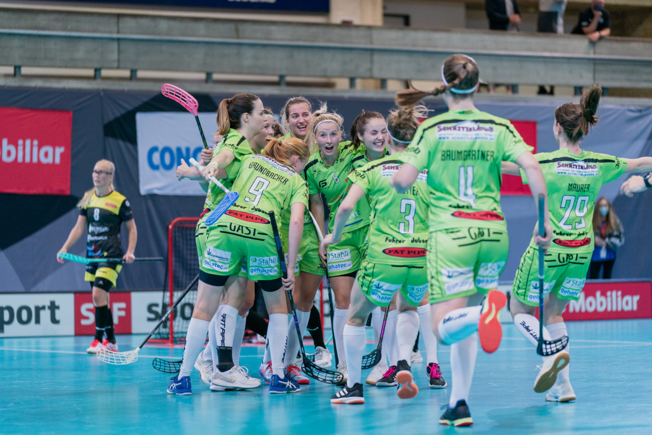 Supercup Final 4, 2. Halbfinal Frauen, Switzerland: 29.08.2020, Zürich, Saalsporthalle, die Skorps jubeln

Credit: Claudio Schwarz, unihockey-fotos.ch