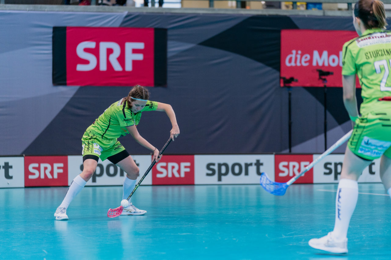 Supercup Final 4, 2. Halbfinal Frauen, Switzerland: 29.08.2020, Zürich, Saalsporthalle, Lucie Rezacova (Nr. 15, Skorpion Emmental Zollbrück) am Ball

Credit: Claudio Schwarz, unihockey-fotos.ch