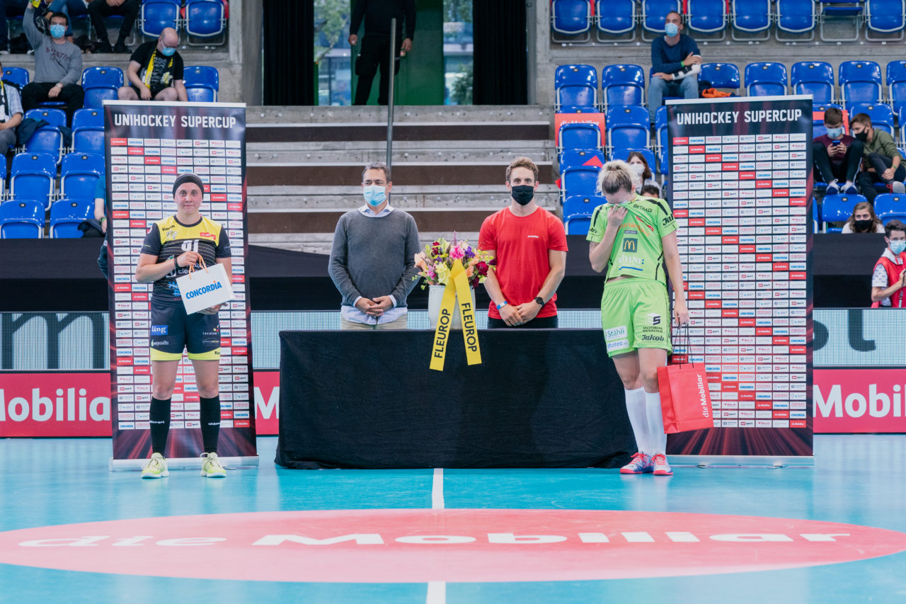 Supercup Final 4, 2. Halbfinal Frauen, Switzerland: 29.08.2020, Zürich, Saalsporthalle, Best-Player Andrea Wildermuth (Nr. 91, Wizards Bern Burgdorf) und Lara Kipf (Nr. 18, Skorpion Emmental Zollbrück) 

Credit: Claudio Schwarz, unihockey-fotos.ch