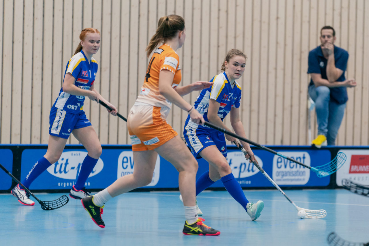Juniorinnen U21 A 2. Runde 2020/21, Switzerland: 19.09.2020, Kloten, Stighag, Noomi Überschlag (Nr. 26, Kloten-Dietlikon Jets) am Ball

Credit: Claudio Schwarz, unihockey-fotos.ch
