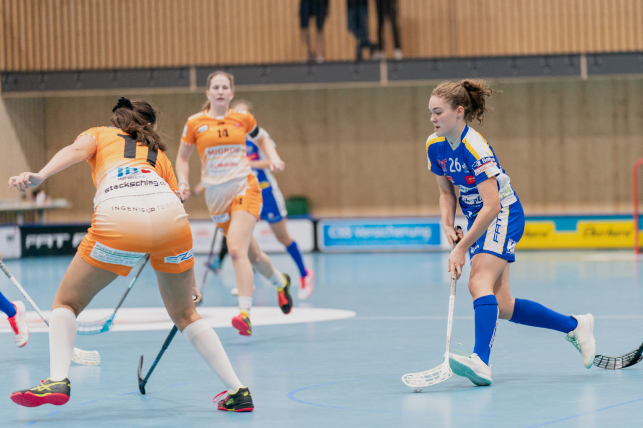 Juniorinnen U21 A 2. Runde 2020/21, Switzerland: 19.09.2020, Kloten, Stighag, Noomi Überschlag (Nr. 26, Kloten-Dietlikon Jets) am Ball

Credit: Claudio Schwarz, unihockey-fotos.ch