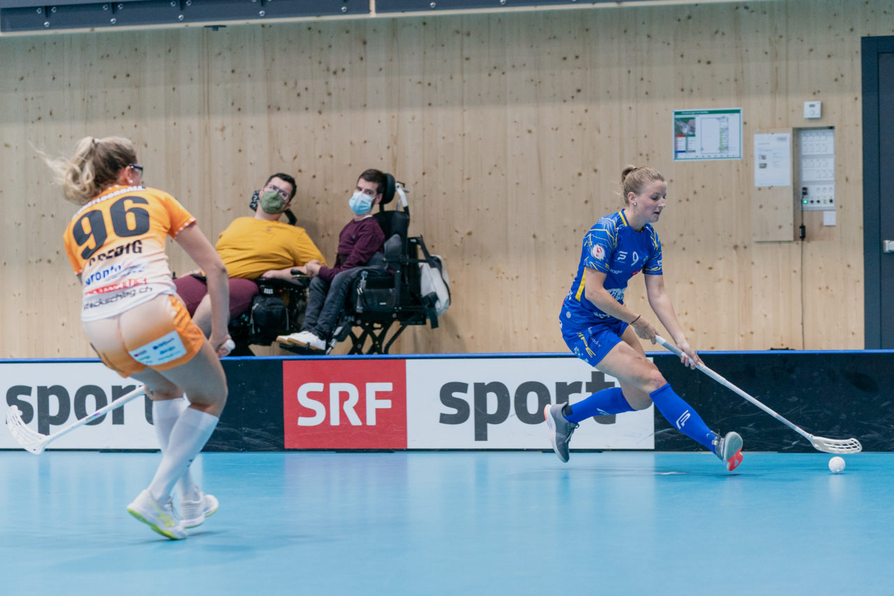 Frauen NLA Runde 2 2020/21, Switzerland: 20.09.2020, Kloten, Stighag, Mirjam Hintermann (Nr. 9, Kloten-Dietlikon Jets) am Ball

Credit: Claudio Schwarz, unihockey-fotos.ch