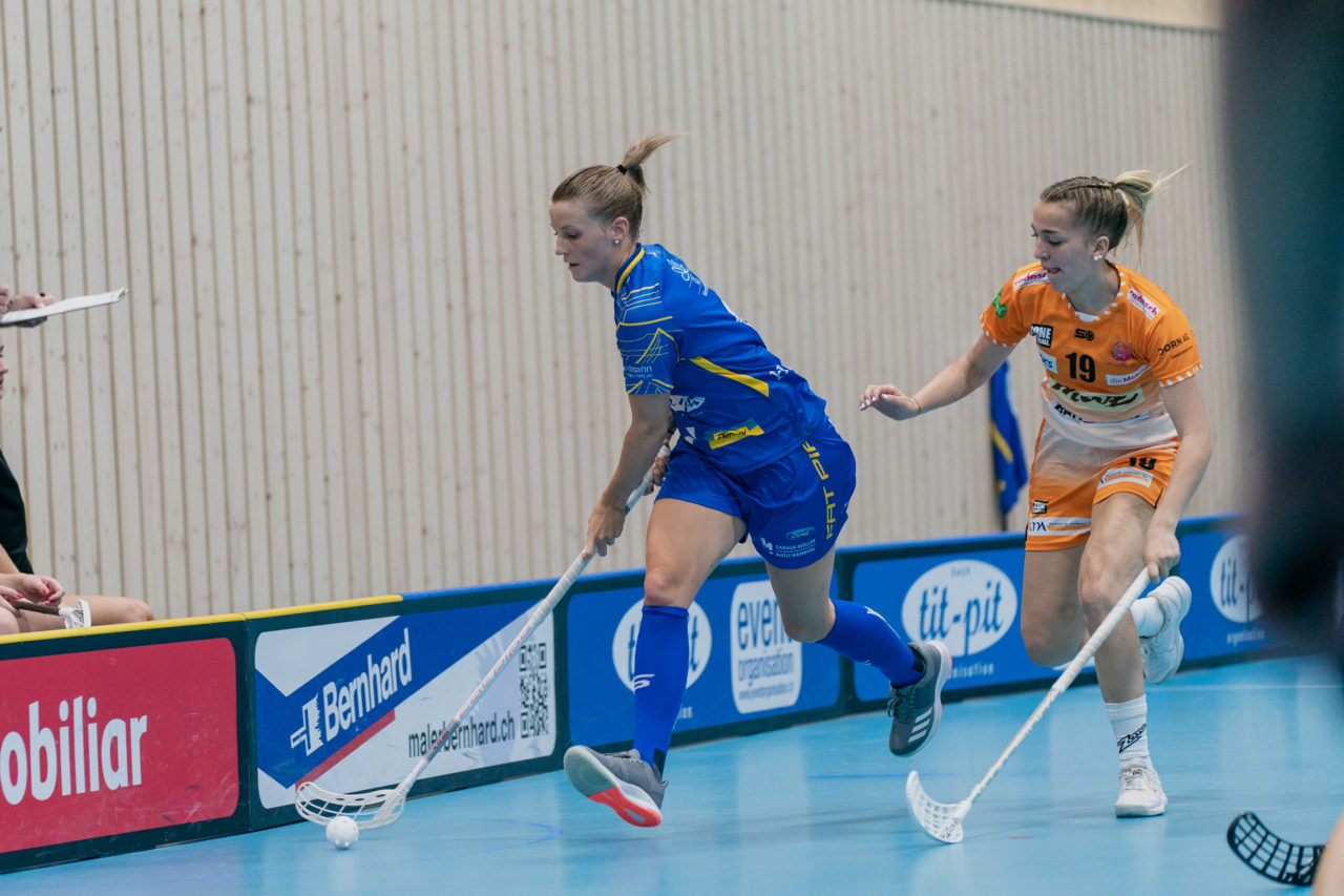 Frauen NLA Runde 2 2020/21, Switzerland: 20.09.2020, Kloten, Stighag, Mirjam Hintermann (Nr. 9, Kloten-Dietlikon Jets) am Ball

Credit: Claudio Schwarz, unihockey-fotos.ch