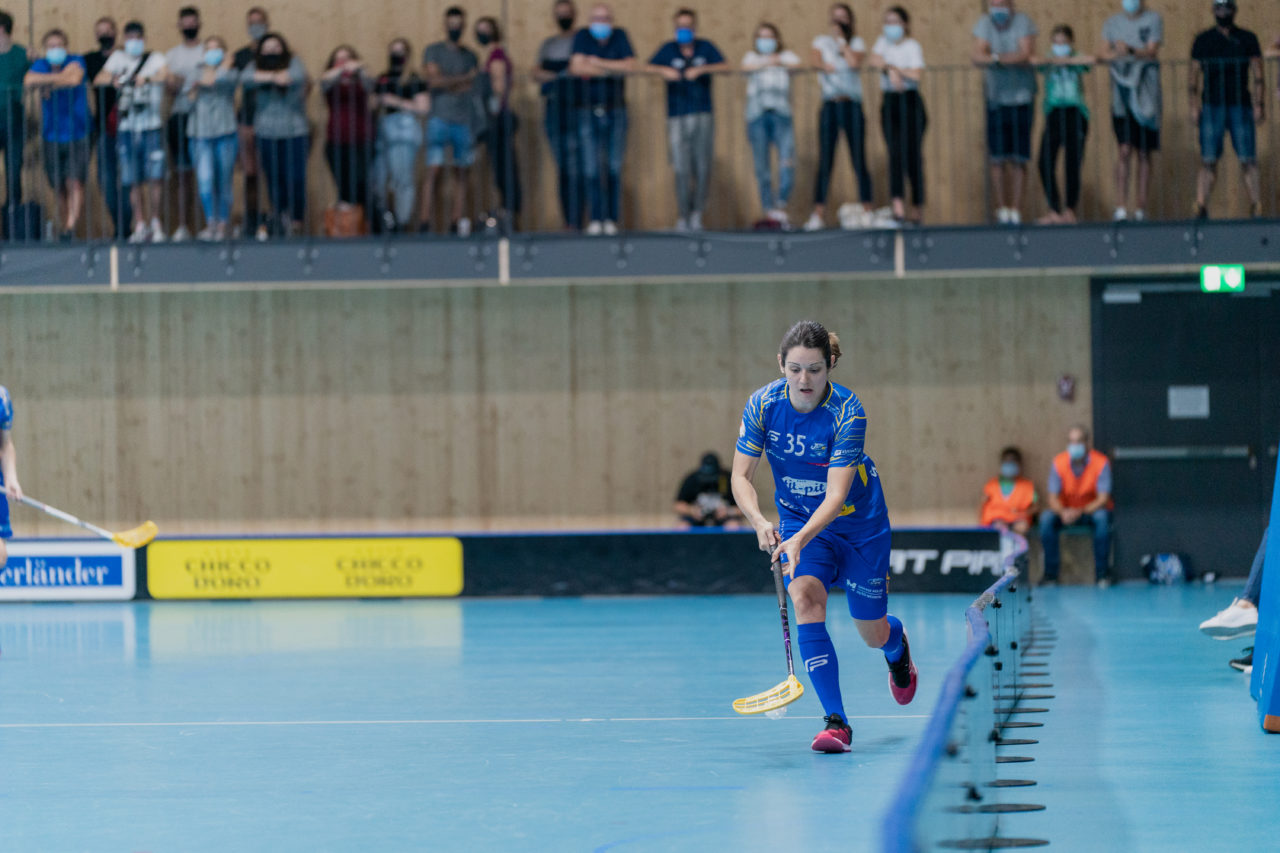 Frauen NLA Runde 2 2020/21, Switzerland: 20.09.2020, Kloten, Stighag, Christelle Wohlhauser (Nr. 35, Kloten-Dietlikon Jets) am Ball

Credit: Claudio Schwarz, unihockey-fotos.ch