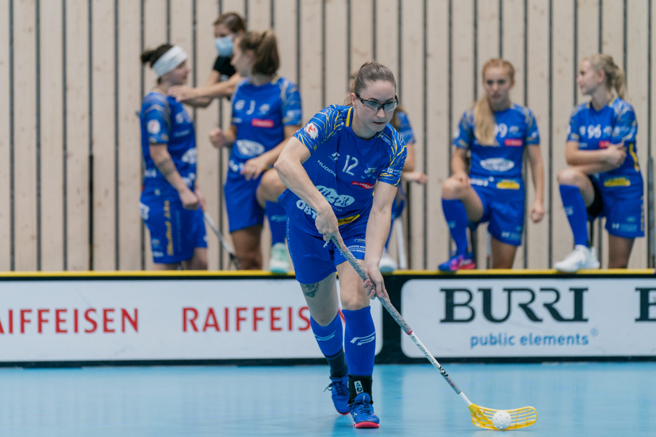 Frauen NLA Runde 2 2020/21, Switzerland: 20.09.2020, Kloten, Stighag, Tanja Stella (Nr. 12, Kloten-Dietlikon Jets) am Ball

Credit: Claudio Schwarz, unihockey-fotos.ch