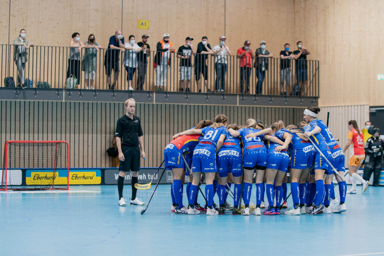 Frauen NLA Runde 2 2020/21, Switzerland: 20.09.2020, Kloten, Stighag, die Jets jubeln

Credit: Claudio Schwarz, unihockey-fotos.ch
