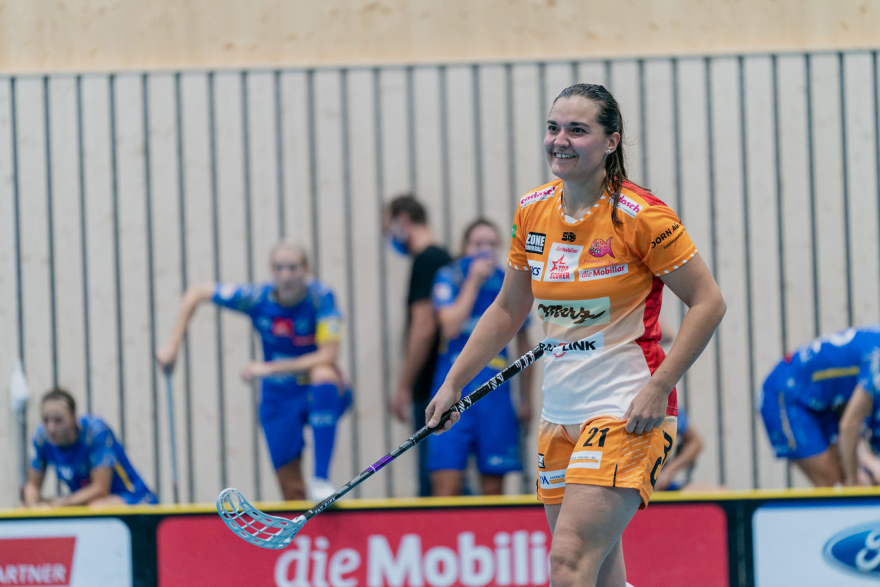 Frauen NLA Runde 2 2020/21, Switzerland: 20.09.2020, Kloten, Stighag, Corin Rüttimann (Nr. 21, piranha chur) jubelt

Credit: Claudio Schwarz, unihockey-fotos.ch