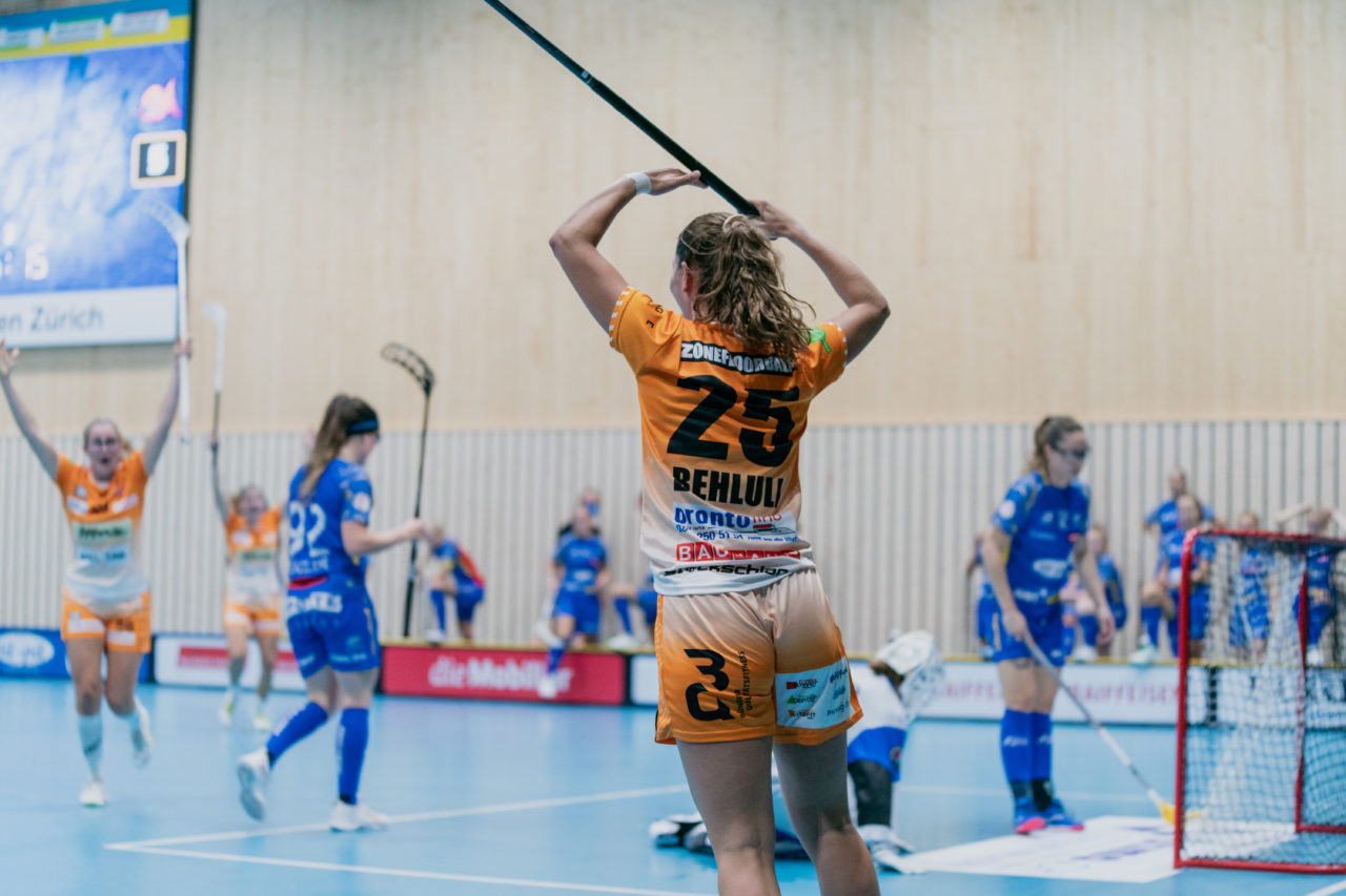 Frauen NLA Runde 2 2020/21, Switzerland: 20.09.2020, Kloten, Stighag, Gentiana Behluli (Nr. 25, piranha chur) jubelt

Credit: Claudio Schwarz, unihockey-fotos.ch