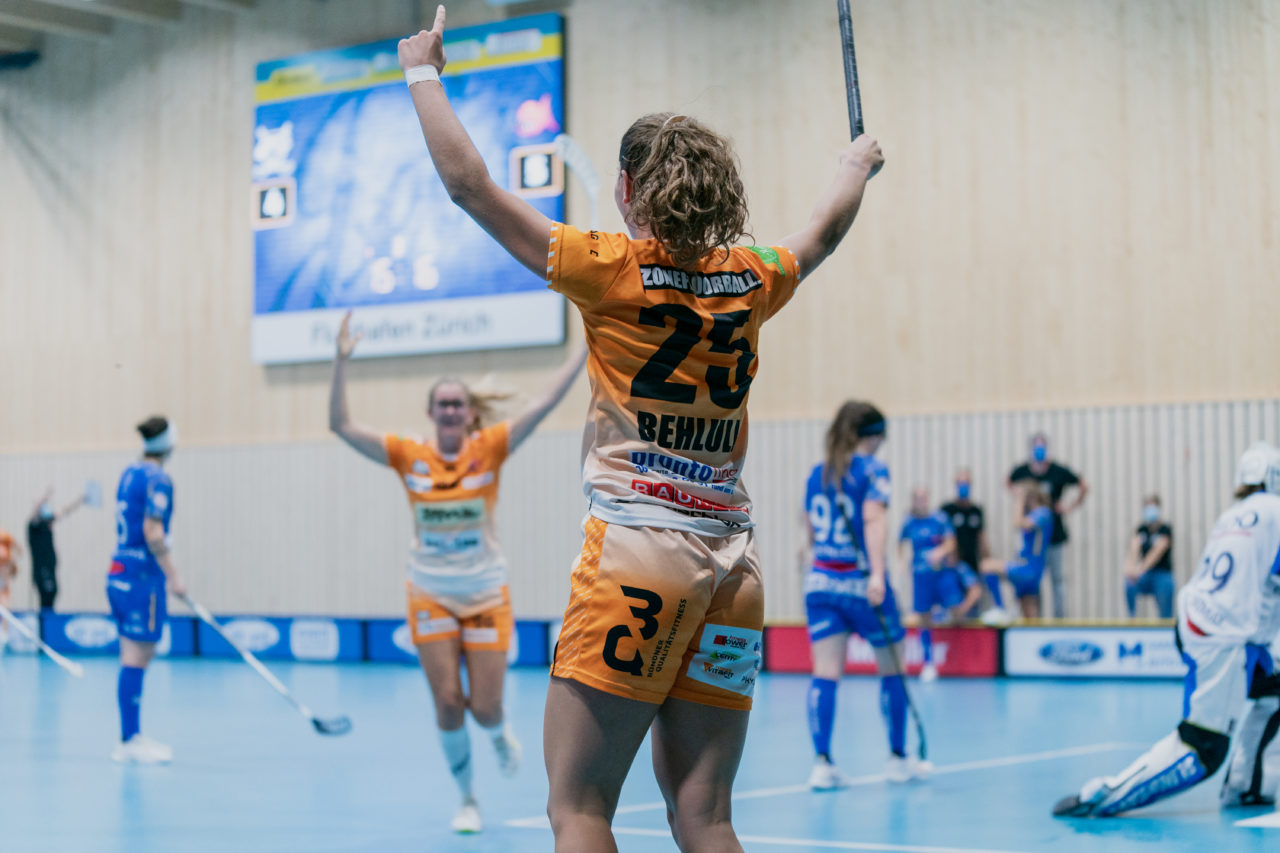 Frauen NLA Runde 2 2020/21, Switzerland: 20.09.2020, Kloten, Stighag, Gentiana Behluli (Nr. 25, piranha chur) jubelt

Credit: Claudio Schwarz, unihockey-fotos.ch