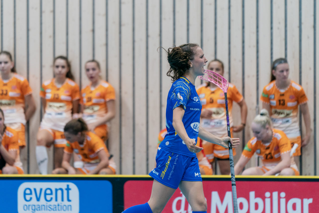 Frauen NLA Runde 2 2020/21, Switzerland: 20.09.2020, Kloten, Stighag, Nina Metzger (Nr. 71, Kloten-Dietlikon Jets) jubelt

Credit: Claudio Schwarz, unihockey-fotos.ch