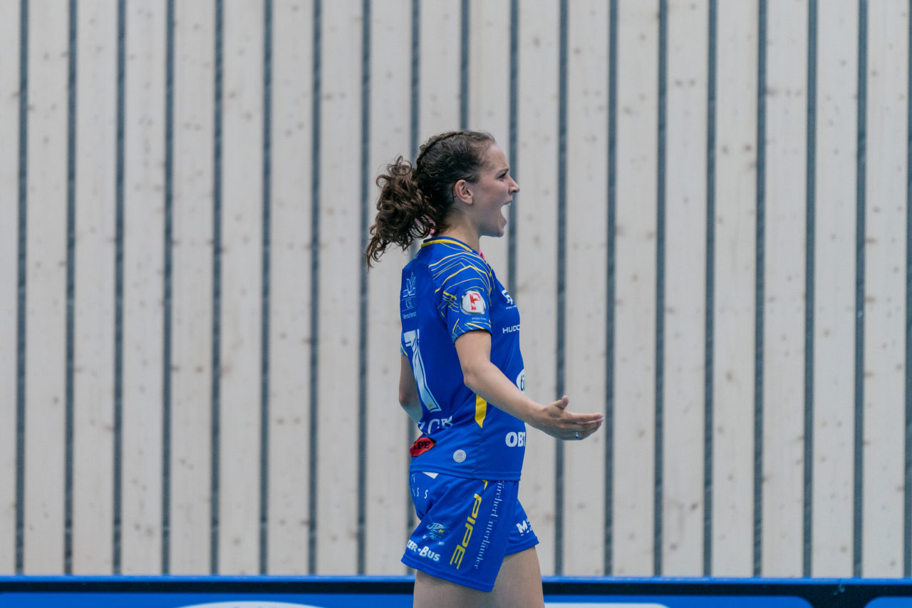 Frauen NLA Runde 2 2020/21, Switzerland: 20.09.2020, Kloten, Stighag, Nina Metzger (Nr. 71, Kloten-Dietlikon Jets) jubelt

Credit: Claudio Schwarz, unihockey-fotos.ch
