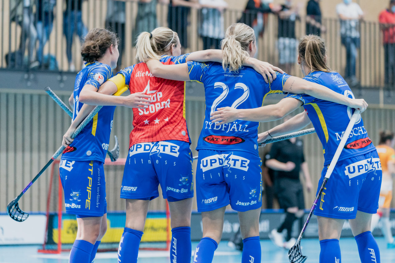 Frauen NLA Runde 2 2020/21, Switzerland: 20.09.2020, Kloten, Stighag, die Jets jubeln

Credit: Claudio Schwarz, unihockey-fotos.ch