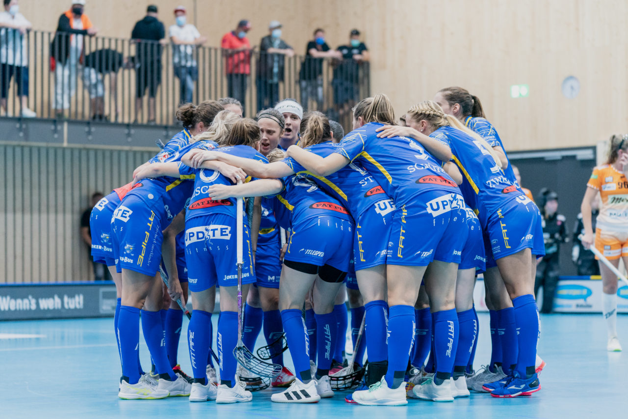 Frauen NLA Runde 2 2020/21, Switzerland: 20.09.2020, Kloten, Stighag, die Jets jubeln

Credit: Claudio Schwarz, unihockey-fotos.ch