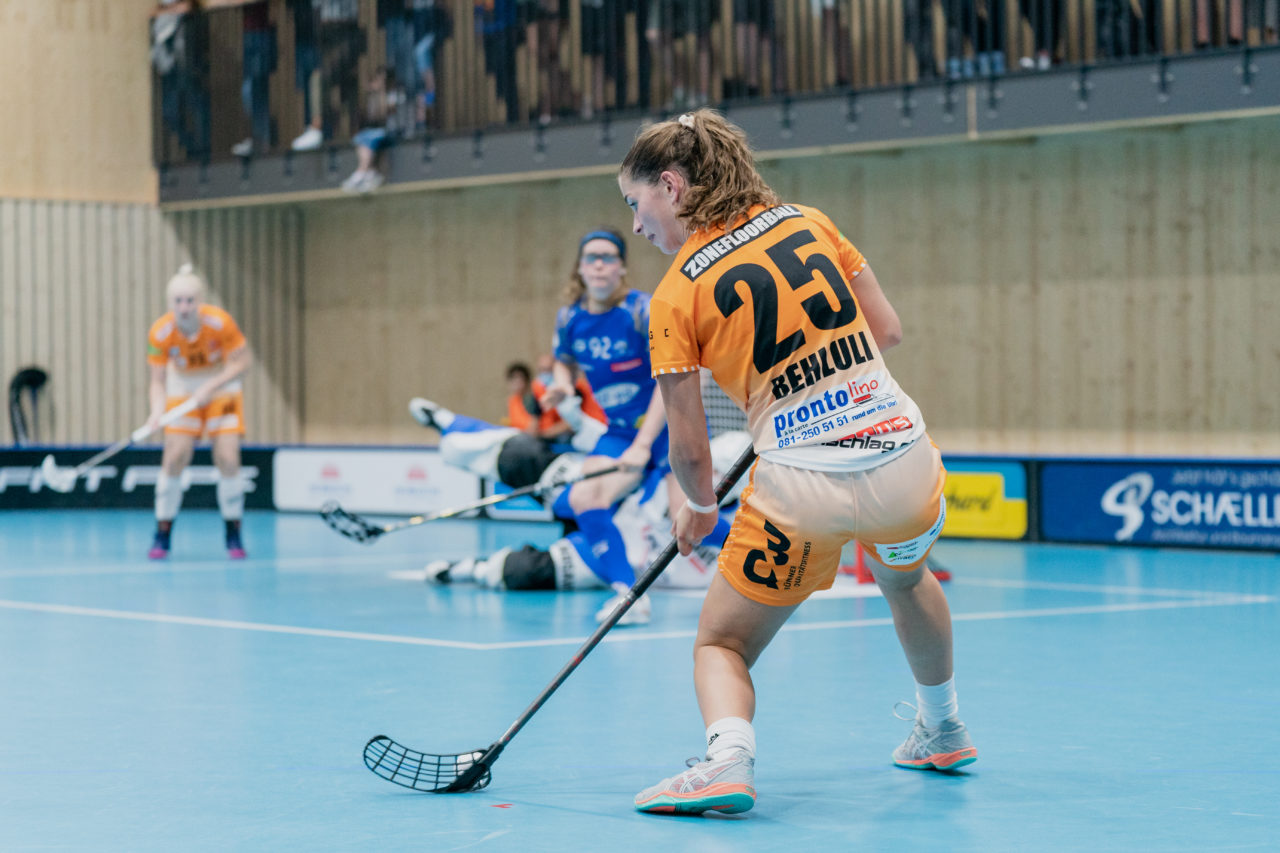 Frauen NLA Runde 2 2020/21, Switzerland: 20.09.2020, Kloten, Stighag, Gentiana Behluli (Nr. 25, piranha chur) schiesst

Credit: Claudio Schwarz, unihockey-fotos.ch