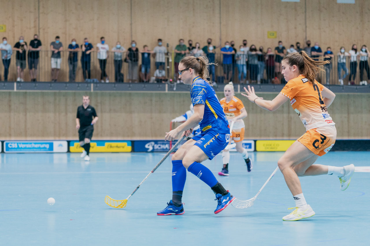 Frauen NLA Runde 2 2020/21, Switzerland: 20.09.2020, Kloten, Stighag, Tanja Stella (Nr. 12, Kloten-Dietlikon Jets) am Ball

Credit: Claudio Schwarz, unihockey-fotos.ch