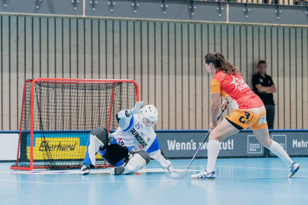 Frauen NLA Runde 2 2020/21, Switzerland: 20.09.2020, Kloten, Stighag, Corin Rüttimann (Nr. 21, piranha chur) schiesst

Credit: Claudio Schwarz, unihockey-fotos.ch
