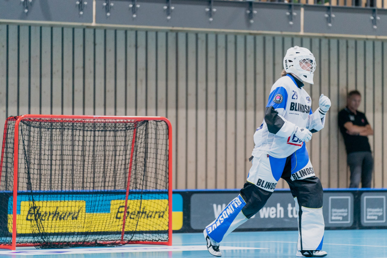 Frauen NLA Runde 2 2020/21, Switzerland: 20.09.2020, Kloten, Stighag, Monika Schmid (Nr. 29, Kloten-Dietlikon Jets) jubelt über den gehaltenen Penalty

Credit: Claudio Schwarz, unihockey-fotos.ch