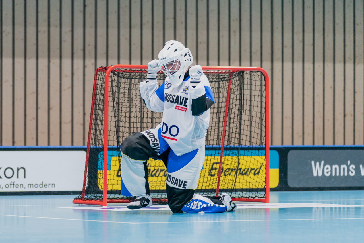 Frauen NLA Runde 2 2020/21, Switzerland: 20.09.2020, Kloten, Stighag, Monika Schmid (Nr. 29, Kloten-Dietlikon Jets) jubelt

Credit: Claudio Schwarz, unihockey-fotos.ch