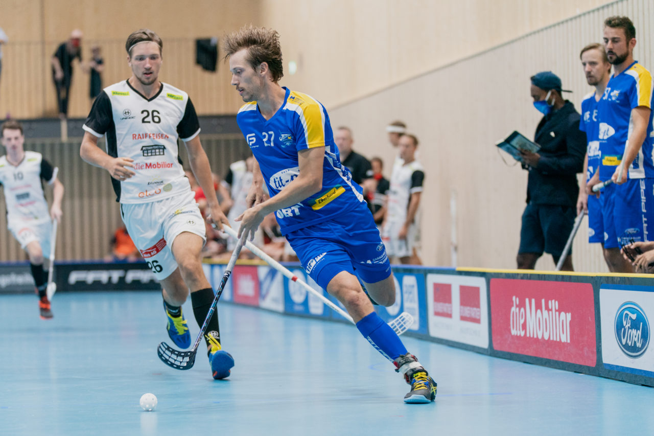 Männer NLB Runde 2 2020/21, Switzerland: 20.09.2020, Kloten, Stighag, Basile Diem (Nr. 27, Kloten-Dietlikon Jets) am Ball

Credit: Claudio Schwarz, unihockey-fotos.ch