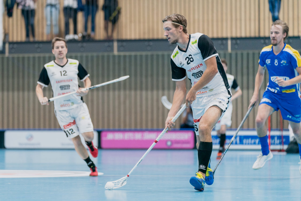 Männer NLB Runde 2 2020/21, Switzerland: 20.09.2020, Kloten, Stighag, Christof Marugg (Nr. 26, UHC Sarganserland) am Ball

Credit: Claudio Schwarz, unihockey-fotos.ch