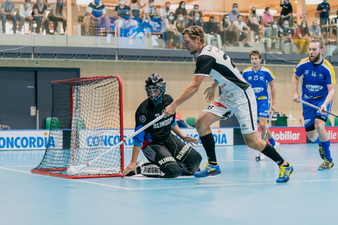 Männer NLB Runde 2 2020/21, Switzerland: 20.09.2020, Kloten, Stighag, Christof Marugg (Nr. 26, UHC Sarganserland) am Ball

Credit: Claudio Schwarz, unihockey-fotos.ch