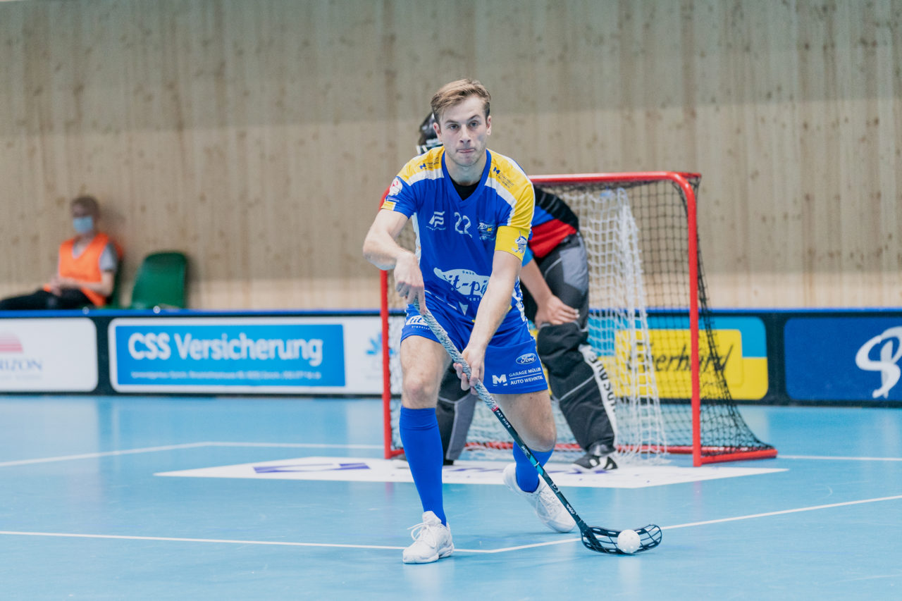 Männer NLB Runde 2 2020/21, Switzerland: 20.09.2020, Kloten, Stighag, Jürg Graf (Nr. 22, Kloten-Dietlikon Jets) am Ball

Credit: Claudio Schwarz, unihockey-fotos.ch