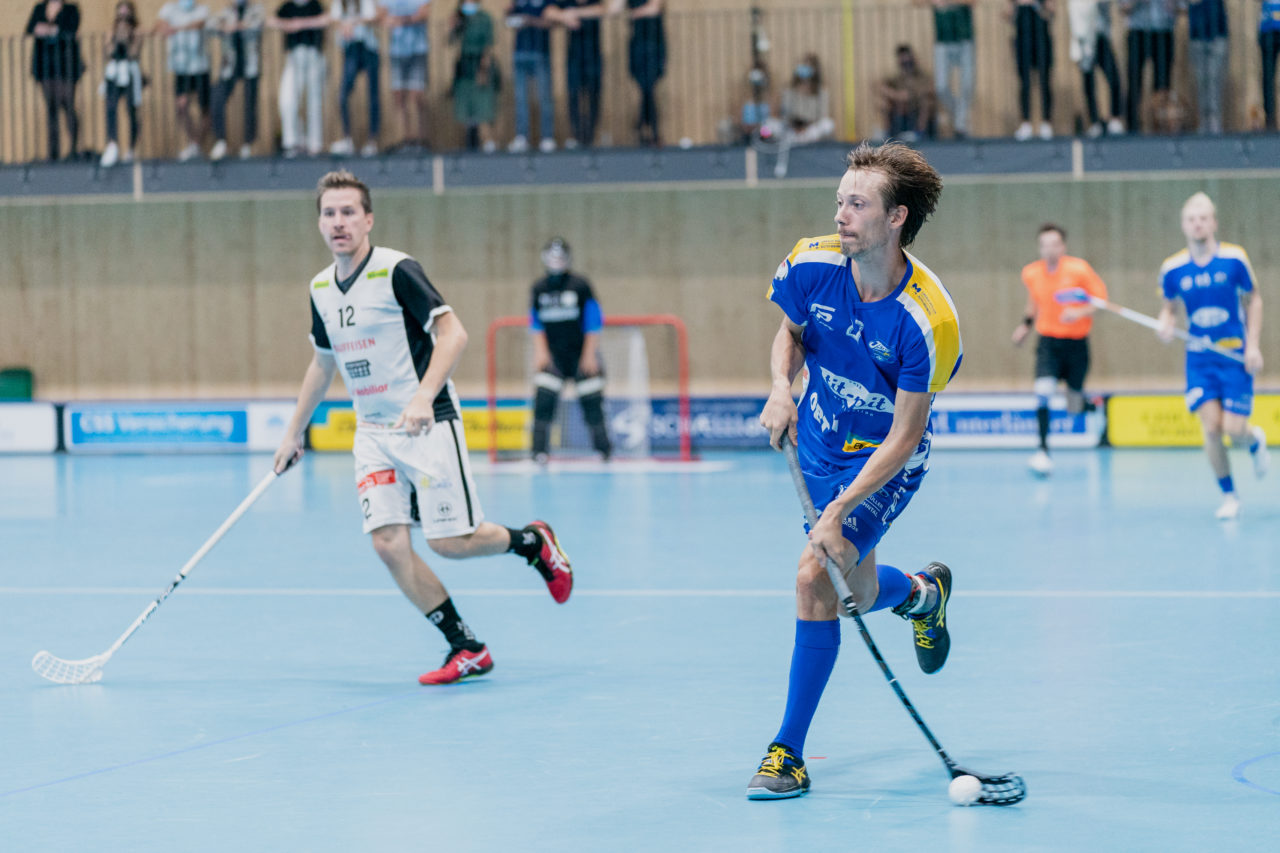 Männer NLB Runde 2 2020/21, Switzerland: 20.09.2020, Kloten, Stighag, Basile Diem (Nr. 27, Kloten-Dietlikon Jets) schiesst

Credit: Claudio Schwarz, unihockey-fotos.ch