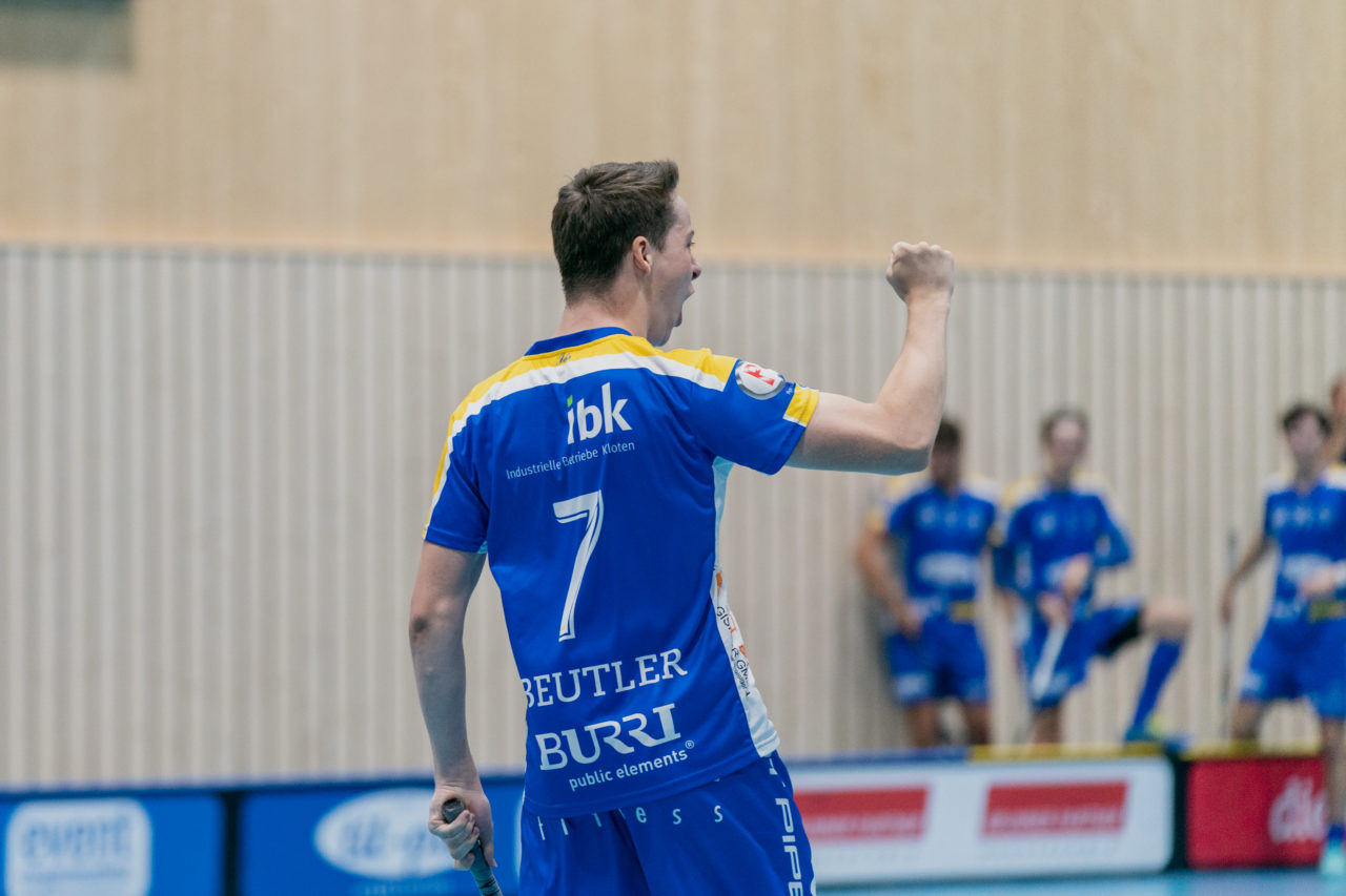 Männer NLB Runde 2 2020/21, Switzerland: 20.09.2020, Kloten, Stighag, Pascal Beutler (Nr. 7, Kloten-Dietlikon Jets) jubelt

Credit: Claudio Schwarz, unihockey-fotos.ch