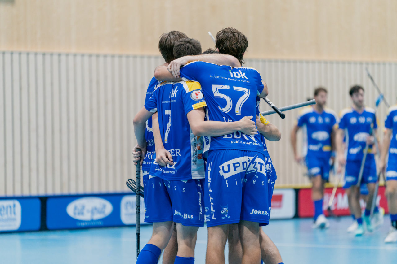 Männer NLB Runde 2 2020/21, Switzerland: 20.09.2020, Kloten, Stighag, die Jets jubeln

Credit: Claudio Schwarz, unihockey-fotos.ch