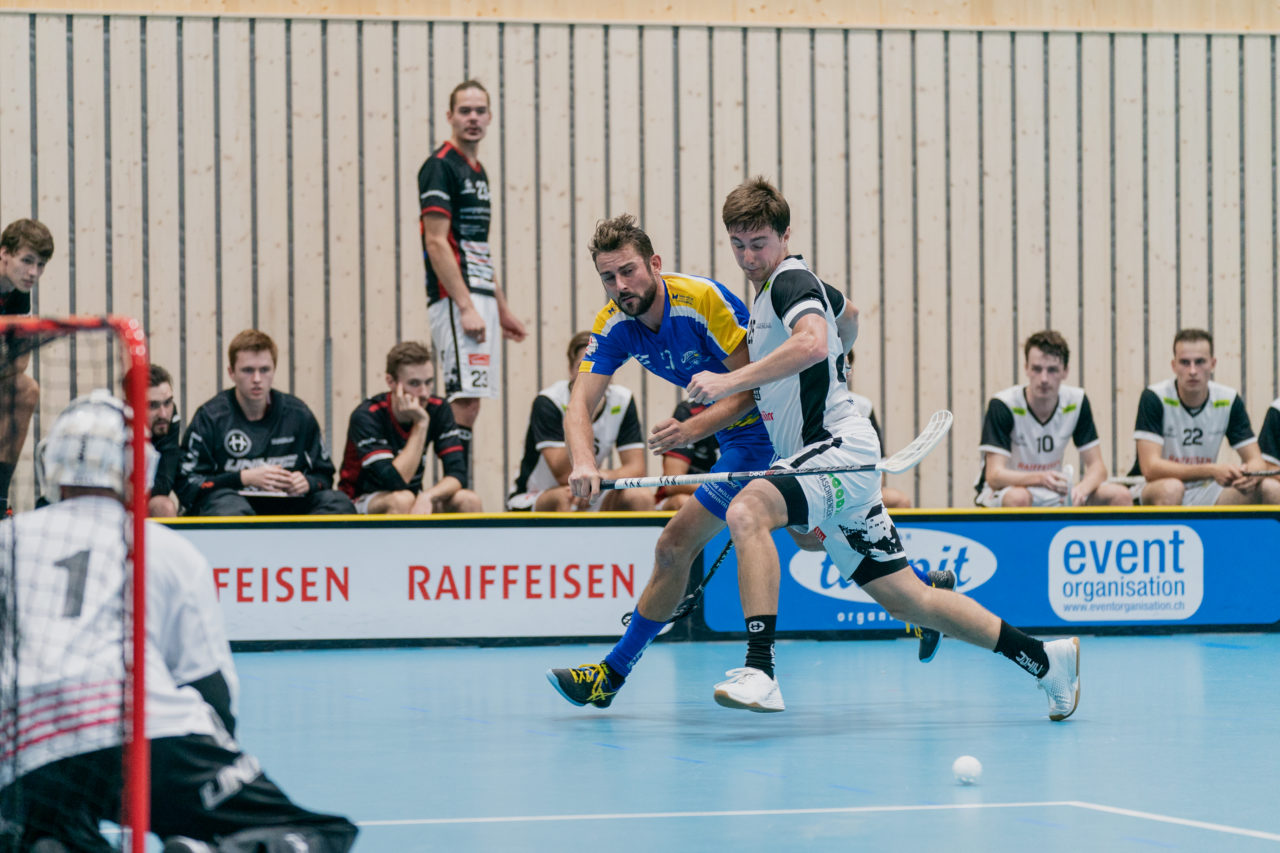 Männer NLB Runde 2 2020/21, Switzerland: 20.09.2020, Kloten, Stighag, Yannick Jaunin (Nr. 57, Kloten-Dietlikon Jets) spielt den Ball

Credit: Claudio Schwarz, unihockey-fotos.ch