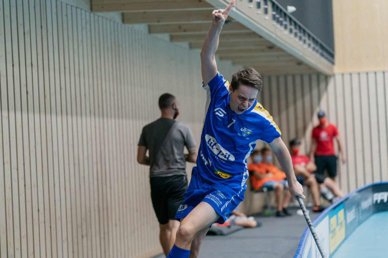 Männer NLB Runde 2 2020/21, Switzerland: 20.09.2020, Kloten, Stighag, Pascal Beutler (Nr. 7, Kloten-Dietlikon Jets) jubelt

Credit: Claudio Schwarz, unihockey-fotos.ch