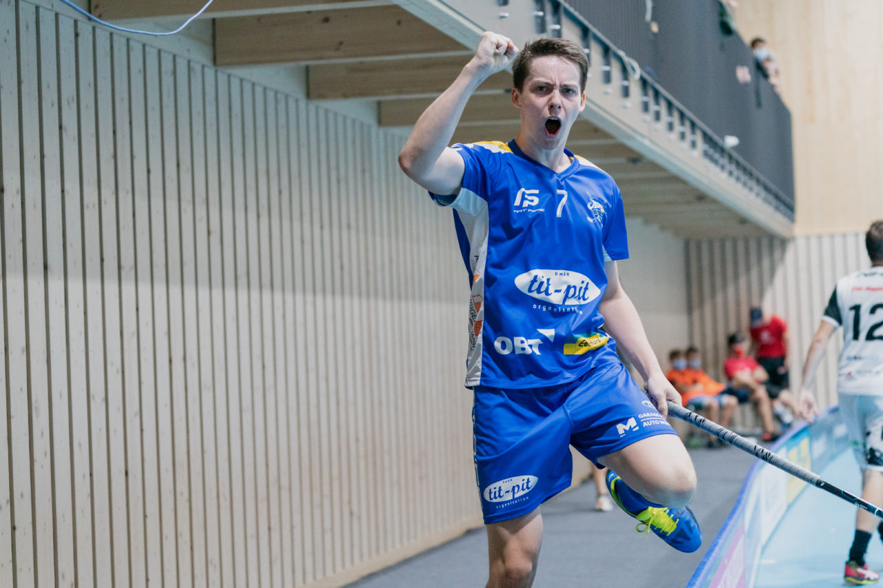 Männer NLB Runde 2 2020/21, Switzerland: 20.09.2020, Kloten, Stighag, Pascal Beutler (Nr. 7, Kloten-Dietlikon Jets) jubelt

Credit: Claudio Schwarz, unihockey-fotos.ch