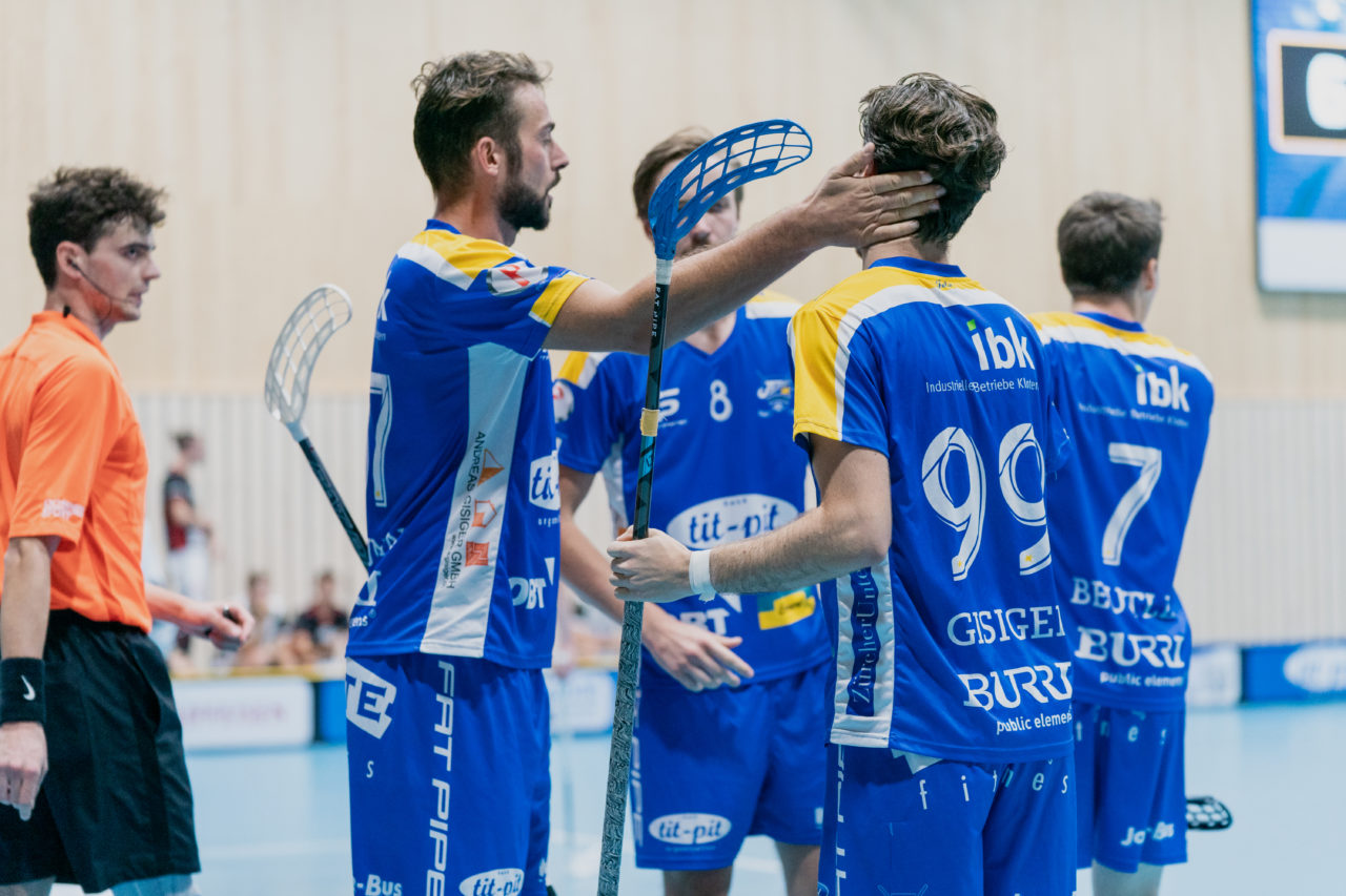 Männer NLB Runde 2 2020/21, Switzerland: 20.09.2020, Kloten, Stighag, die Jets jubeln

Credit: Claudio Schwarz, unihockey-fotos.ch