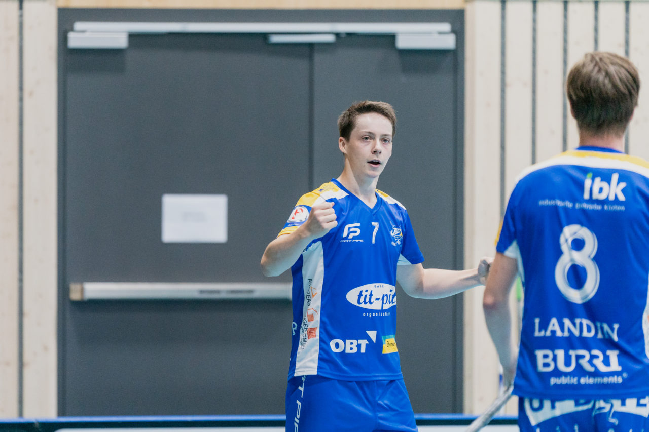 Männer NLB Runde 2 2020/21, Switzerland: 20.09.2020, Kloten, Stighag, Pascal Beutler (Nr. 7, Kloten-Dietlikon Jets) jubelt

Credit: Claudio Schwarz, unihockey-fotos.ch
