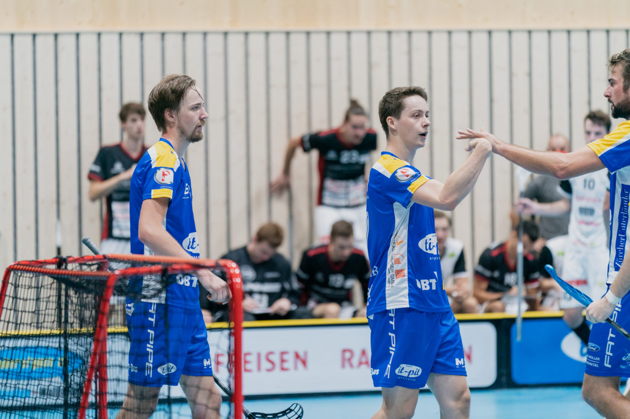 Männer NLB Runde 2 2020/21, Switzerland: 20.09.2020, Kloten, Stighag, Pascal Beutler (Nr. 7, Kloten-Dietlikon Jets) jubelt

Credit: Claudio Schwarz, unihockey-fotos.ch