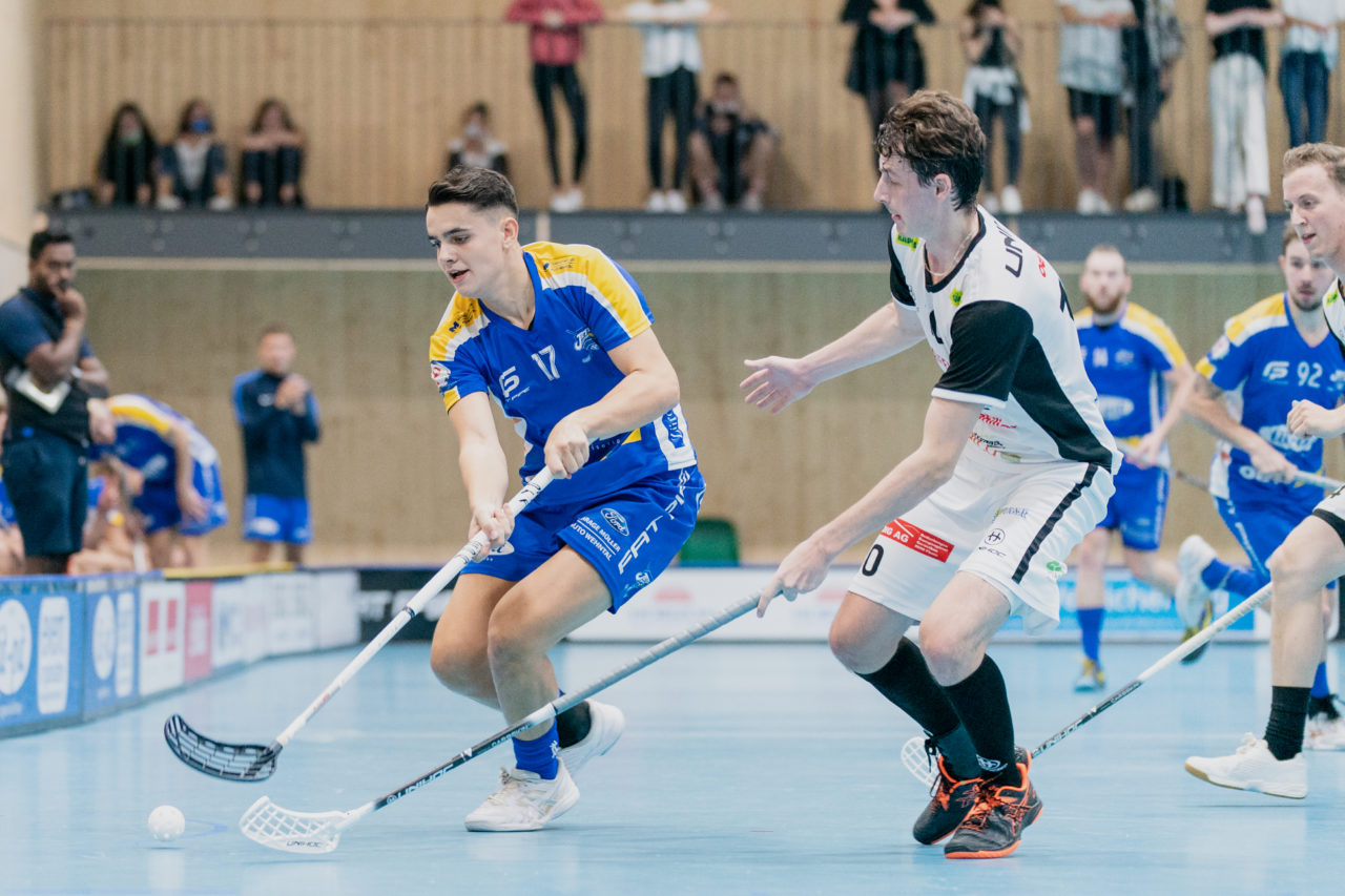 Männer NLB Runde 2 2020/21, Switzerland: 20.09.2020, Kloten, Stighag, Marco Eyer (Nr. 17, Kloten-Dietlikon Jets) am Ball

Credit: Claudio Schwarz, unihockey-fotos.ch