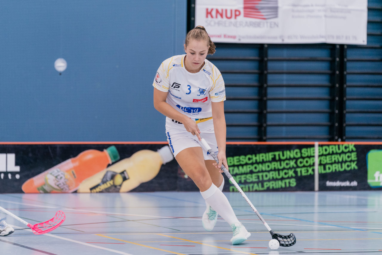 Frauen NLA 1. Runde 2020/21, Switzerland: 12.09.2020, Frauenfeld, Kantihalle, Natalie Schürpf (Nr. 3, Kloten-Dietlikon Jets) am Ball

Credit: Claudio Schwarz, unihockey-fotos.ch