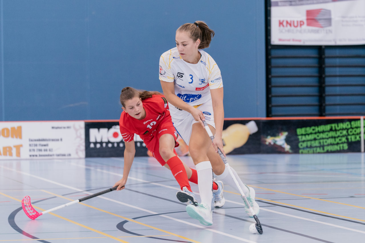 Frauen NLA 1. Runde 2020/21, Switzerland: 12.09.2020, Frauenfeld, Kantihalle, Natalie Schürpf (Nr. 3, Kloten-Dietlikon Jets) am Ball

Credit: Claudio Schwarz, unihockey-fotos.ch