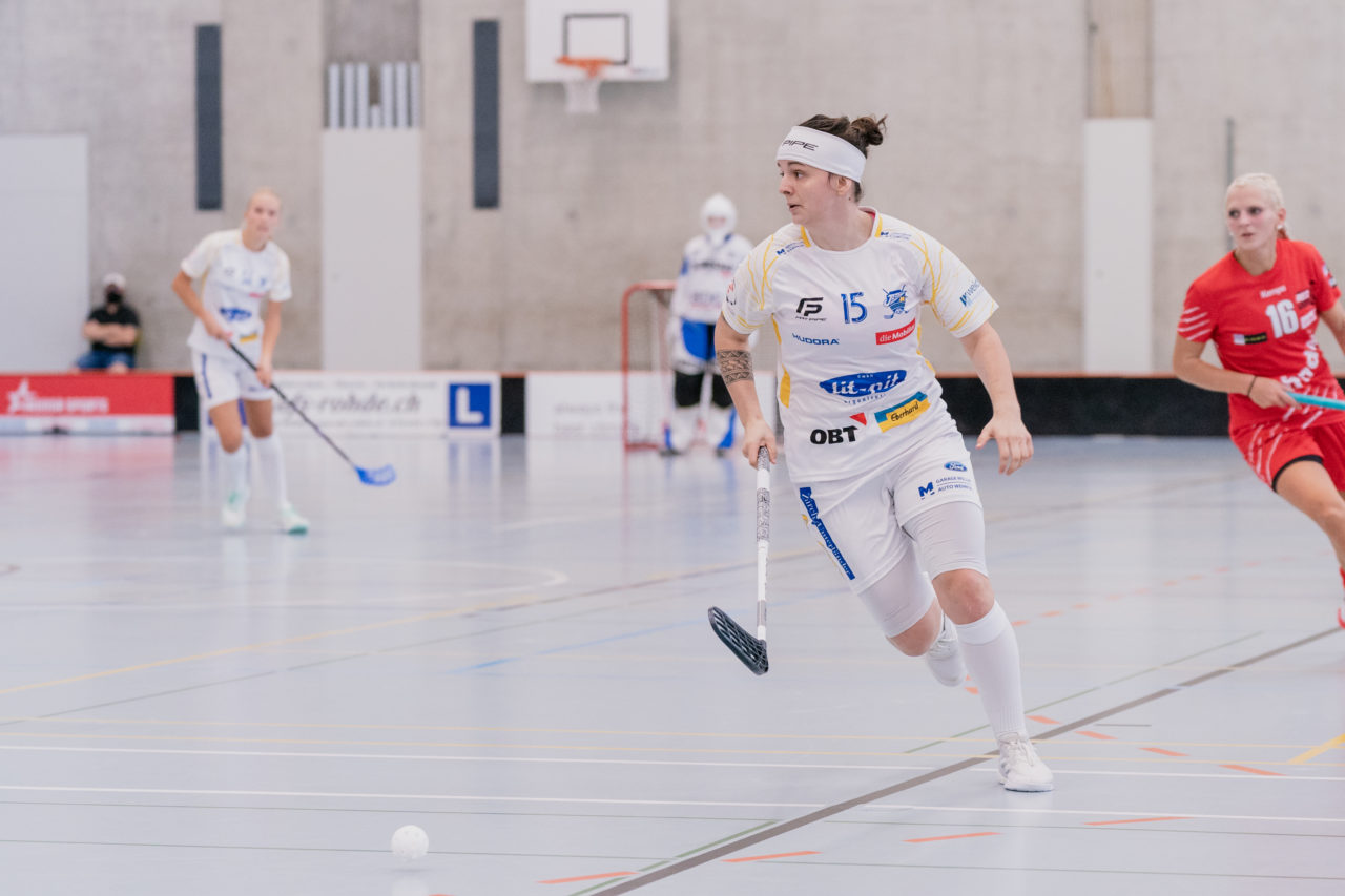 Frauen NLA 1. Runde 2020/21, Switzerland: 12.09.2020, Frauenfeld, Kantihalle, Natalie Martinakova (Nr. 15, Kloten-Dietlikon Jets) am Ball

Credit: Claudio Schwarz, unihockey-fotos.ch