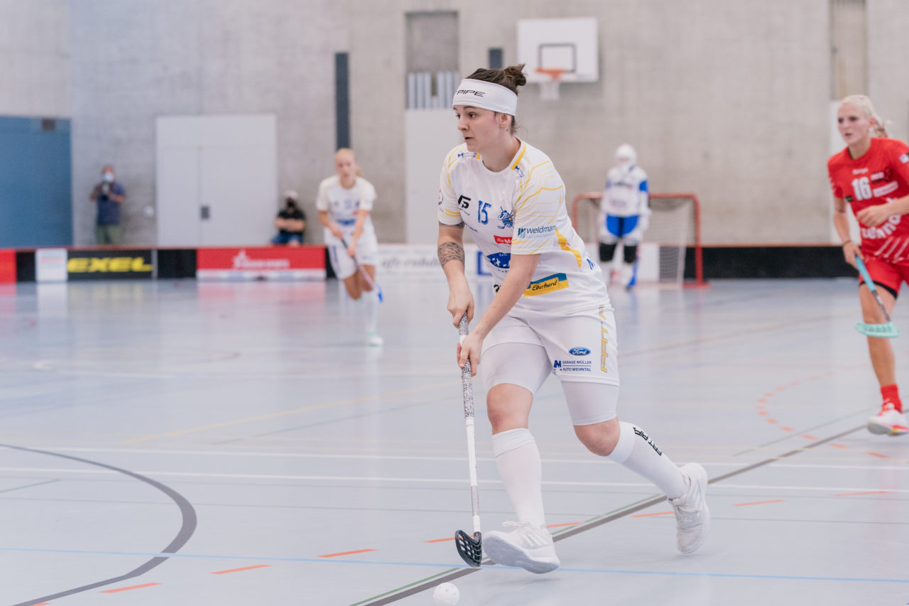 Frauen NLA 1. Runde 2020/21, Switzerland: 12.09.2020, Frauenfeld, Kantihalle, Natalie Martinakova (Nr. 15, Kloten-Dietlikon Jets) am Ball

Credit: Claudio Schwarz, unihockey-fotos.ch
