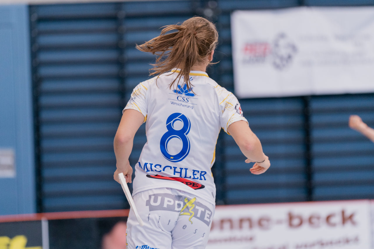 Frauen NLA 1. Runde 2020/21, Switzerland: 12.09.2020, Frauenfeld, Kantihalle, Brigitte Mischler (Nr. 8, Kloten-Dietlikon Jets) bejubelt das 0:2

Credit: Claudio Schwarz, unihockey-fotos.ch