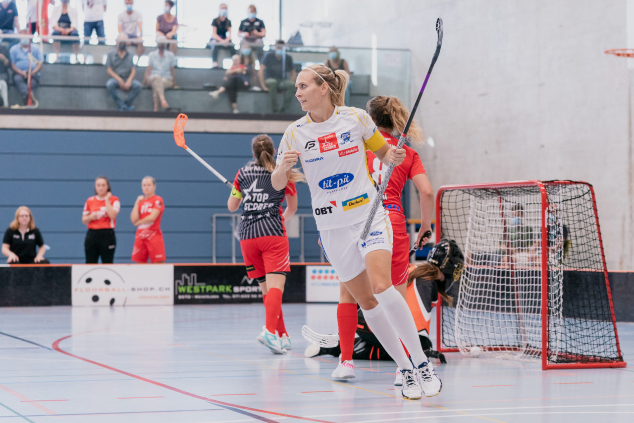 Frauen NLA 1. Runde 2020/21, Switzerland: 12.09.2020, Frauenfeld, Kantihalle, Michelle Wiki (Nr. 6, Kloten-Dietlikon Jets) bejubelt das 0:3

Credit: Claudio Schwarz, unihockey-fotos.ch
