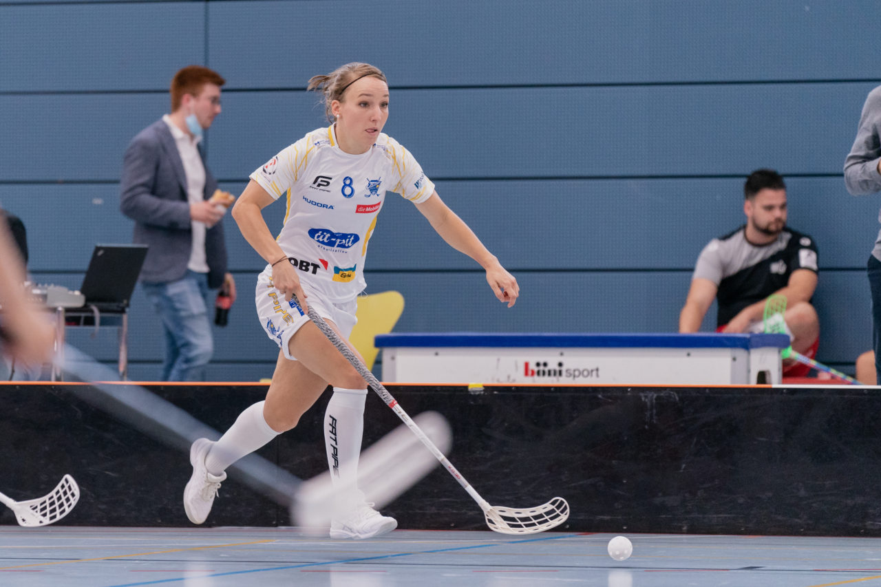 Frauen NLA 1. Runde 2020/21, Switzerland: 12.09.2020, Frauenfeld, Kantihalle, Brigitte Mischler (Nr. 8, Kloten-Dietlikon Jets) am Ball

Credit: Claudio Schwarz, unihockey-fotos.ch