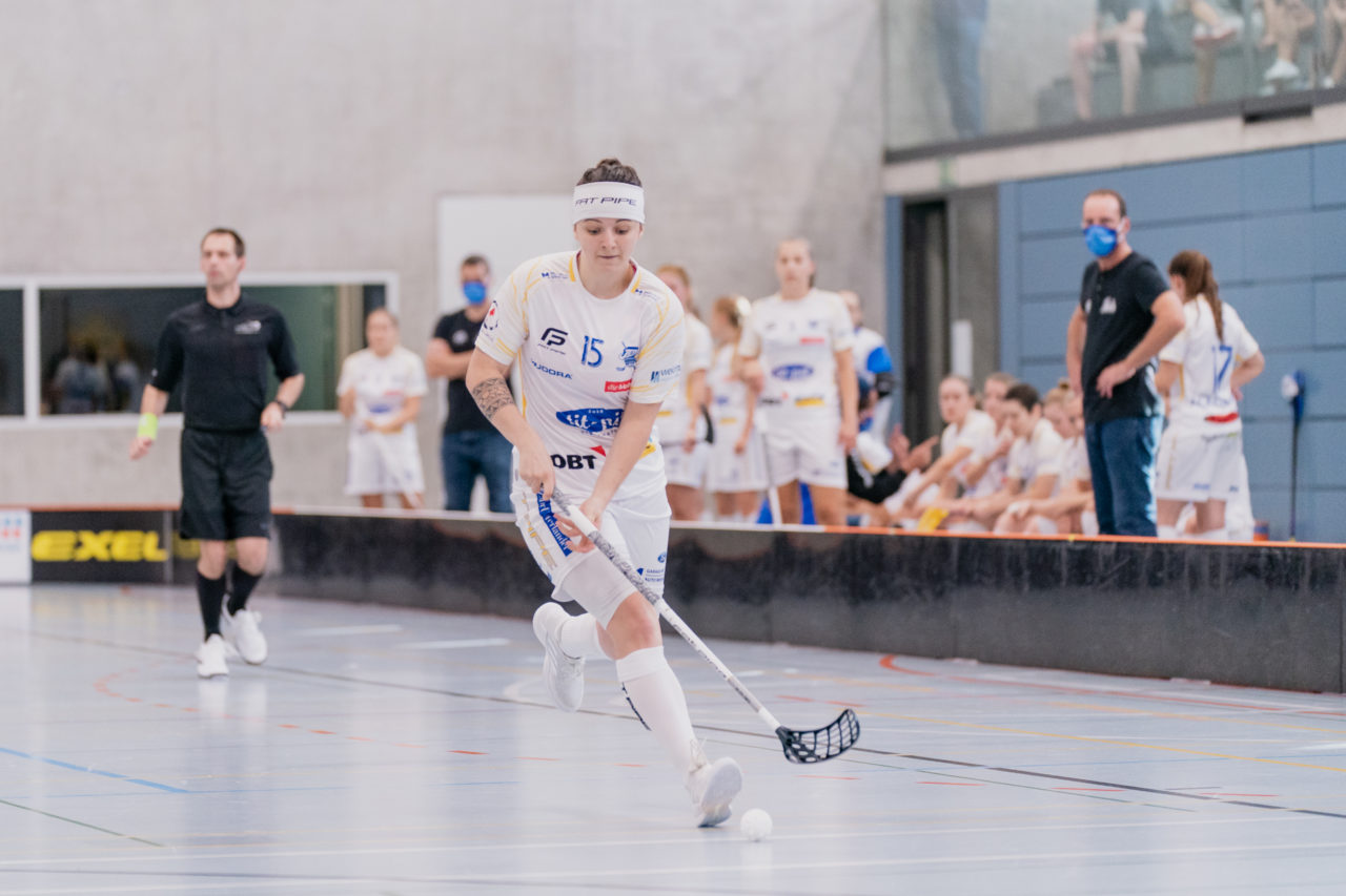 Frauen NLA 1. Runde 2020/21, Switzerland: 12.09.2020, Frauenfeld, Kantihalle, Natalie Martinakova (Nr. 15, Kloten-Dietlikon Jets) am Ball

Credit: Claudio Schwarz, unihockey-fotos.ch